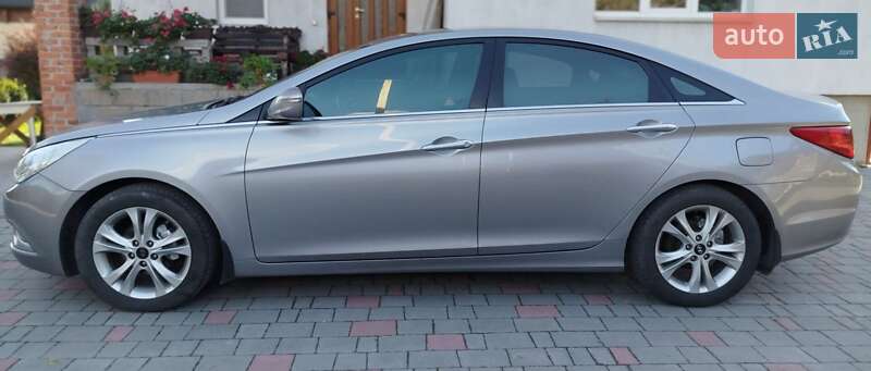 Седан Hyundai Sonata 2011 в Бродах