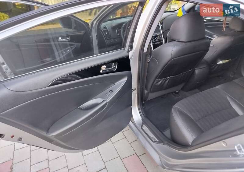 Седан Hyundai Sonata 2011 в Бродах