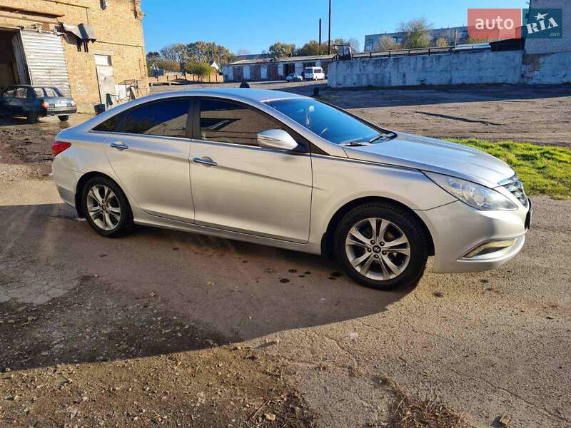 Hyundai Sonata 2011