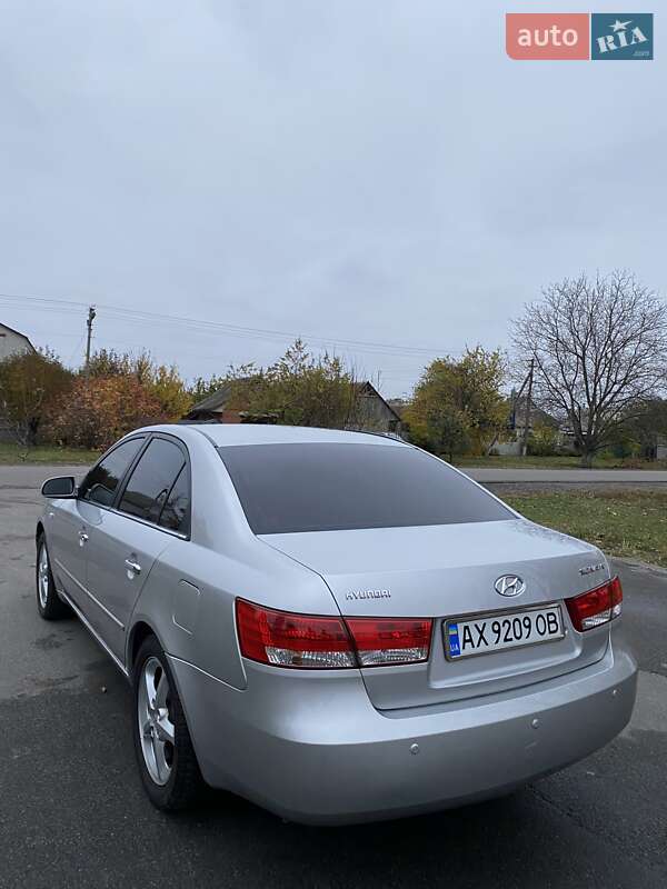 Седан Hyundai Sonata 2005 в Краснограді