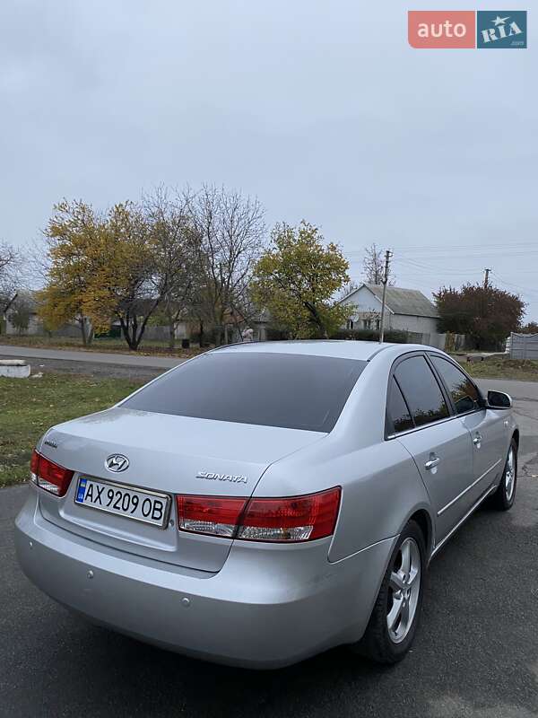 Седан Hyundai Sonata 2005 в Краснограді