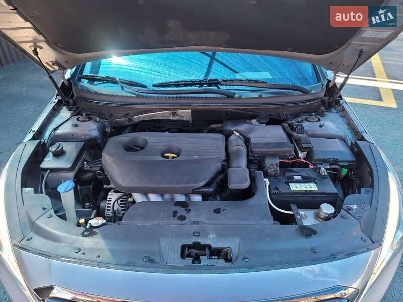 Седан Hyundai Sonata 2015 в Николаеве