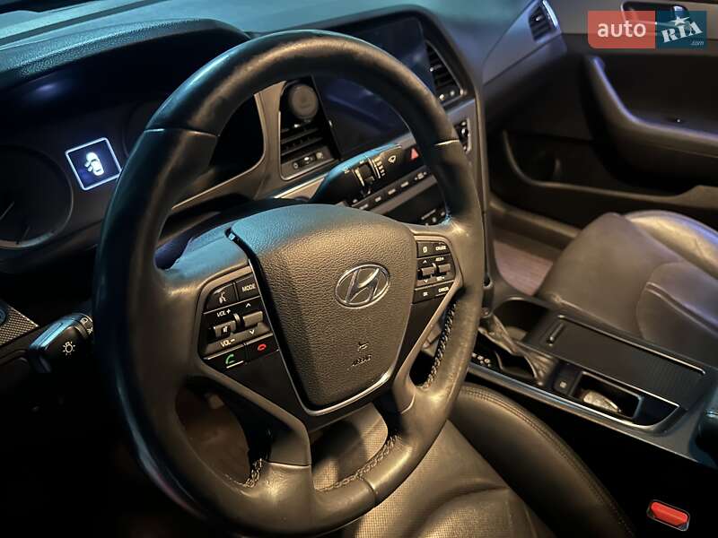 Седан Hyundai Sonata 2015 в Николаеве