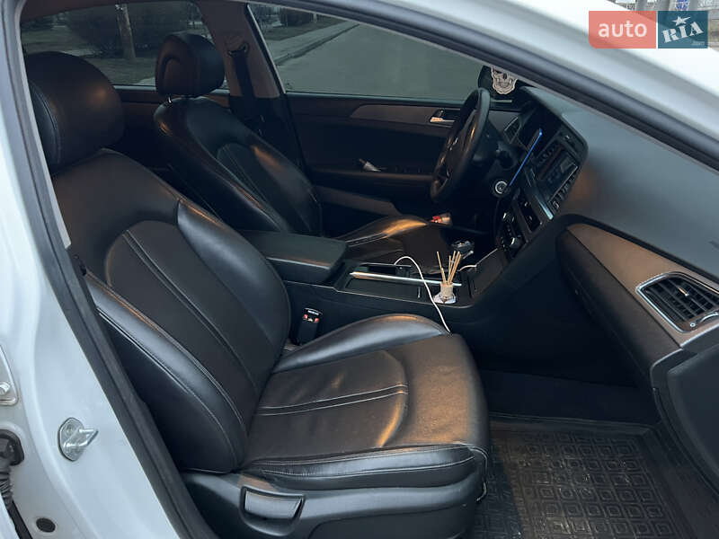 Седан Hyundai Sonata 2015 в Кривом Роге