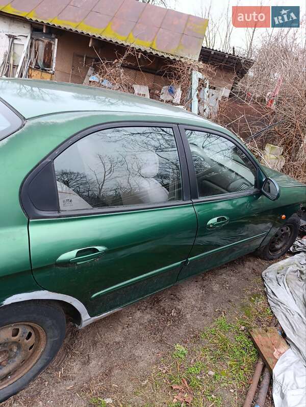 Седан Hyundai Sonata 2000 в Остер