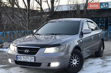 Седан Hyundai Sonata 2005 в Волочиске