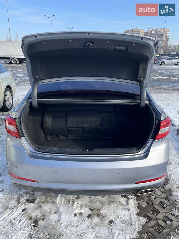 Седан Hyundai Sonata 2016 в Киеве