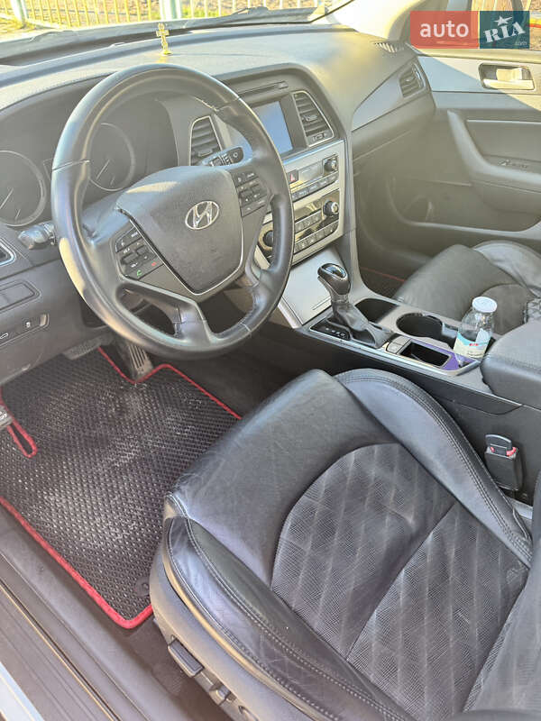 Седан Hyundai Sonata 2016 в Ужгороде