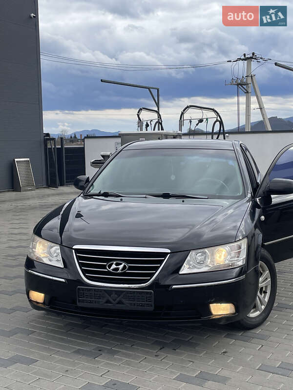 Седан Hyundai Sonata 2009 в Хусті