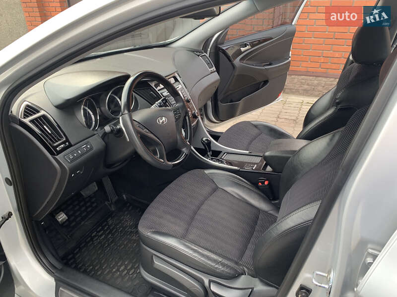 Седан Hyundai Sonata 2010 в Новомосковську