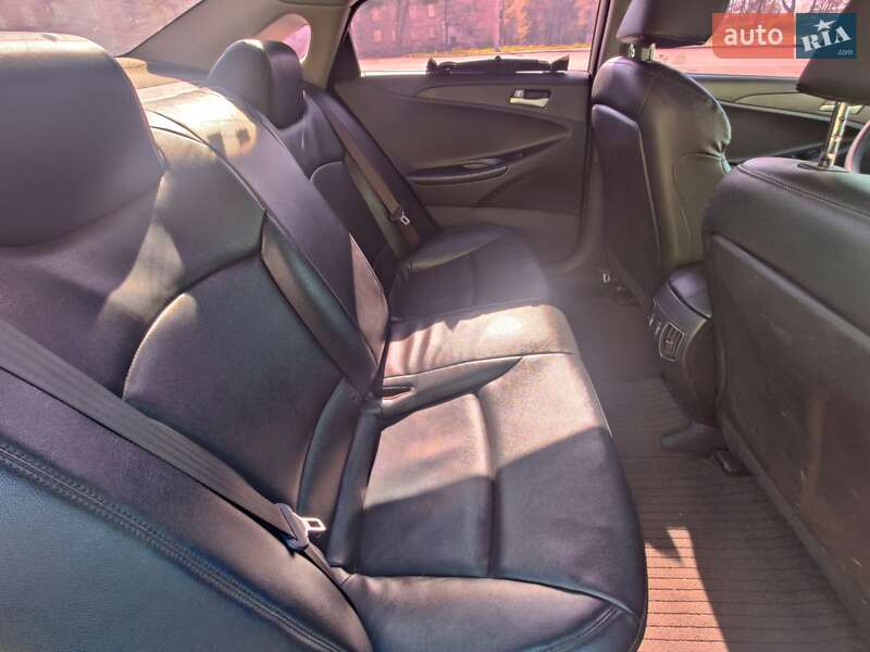 Седан Hyundai Sonata 2011 в Кривом Роге