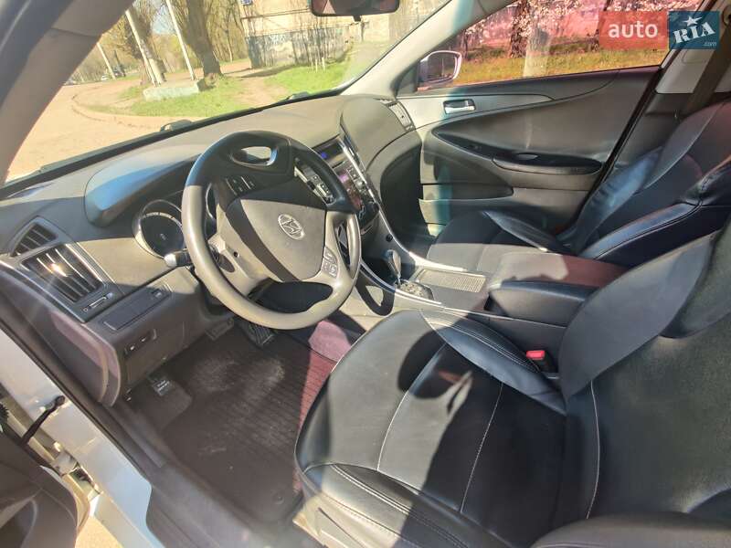 Седан Hyundai Sonata 2011 в Кривом Роге