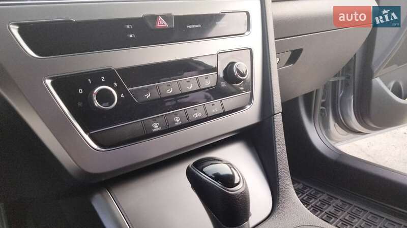 Седан Hyundai Sonata 2016 в Новоднестровске