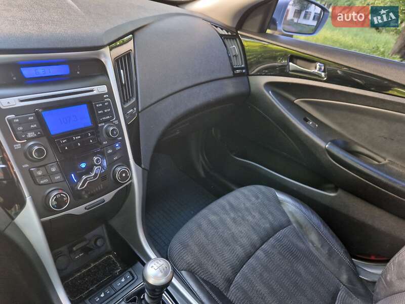 Седан Hyundai Sonata 2010 в Ромнах