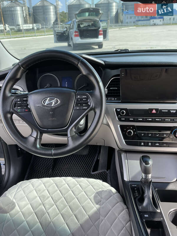 Седан Hyundai Sonata 2015 в Вознесенську