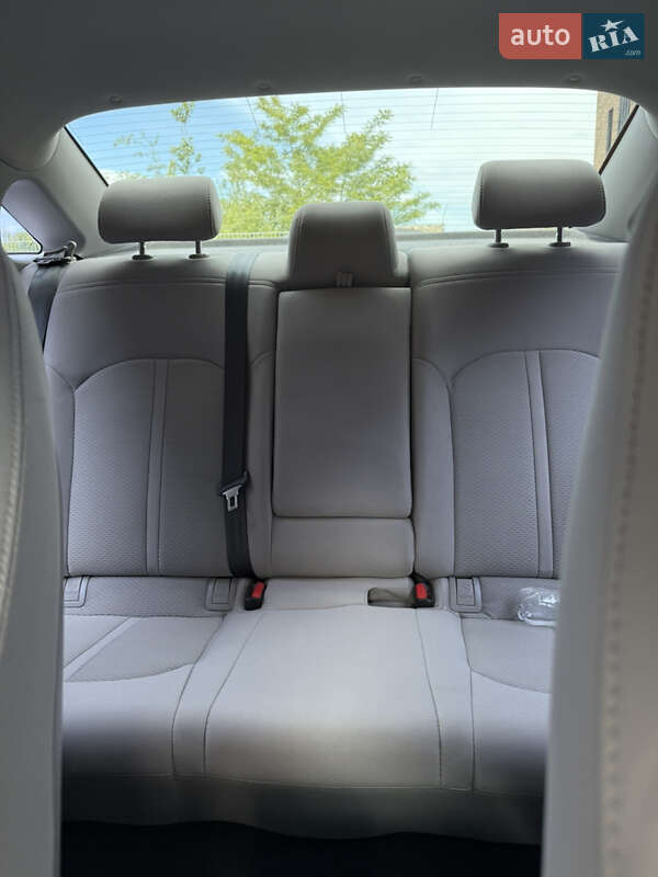 Седан Hyundai Sonata 2015 в Ивано-Франковске
