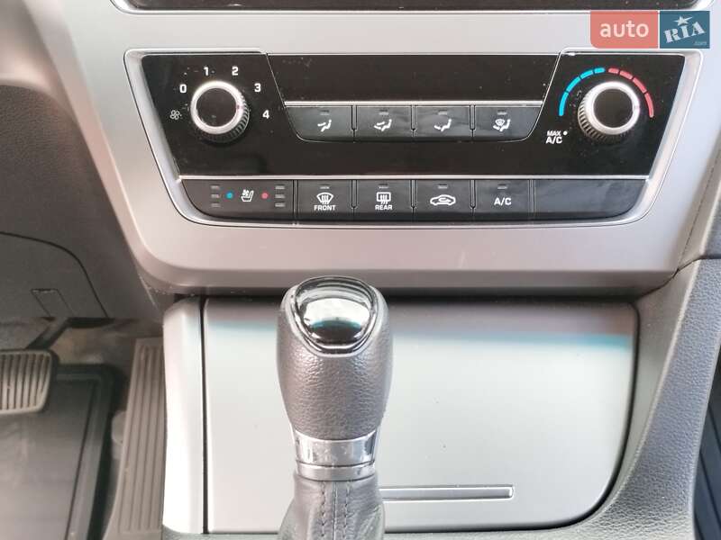 Седан Hyundai Sonata 2016 в Киеве