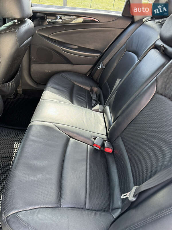 Седан Hyundai Sonata 2011 в Бершаді