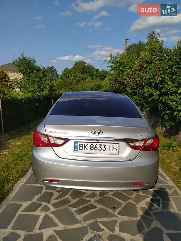 Седан Hyundai Sonata 2013 в Остроге
