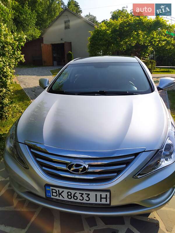 Седан Hyundai Sonata 2013 в Остроге