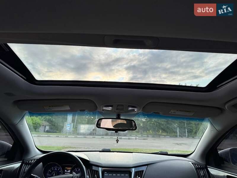 Седан Hyundai Sonata 2013 в Коростене