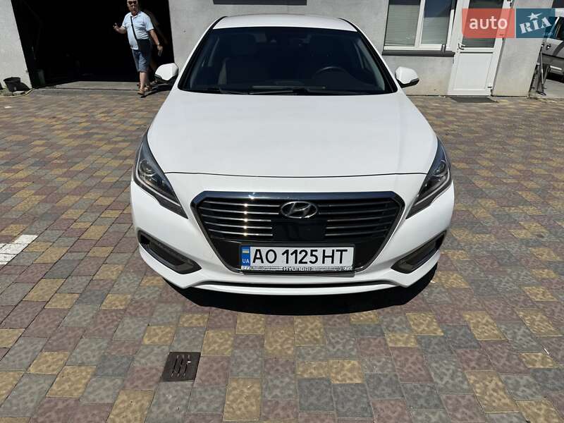 Седан Hyundai Sonata 2015 в Ужгороде