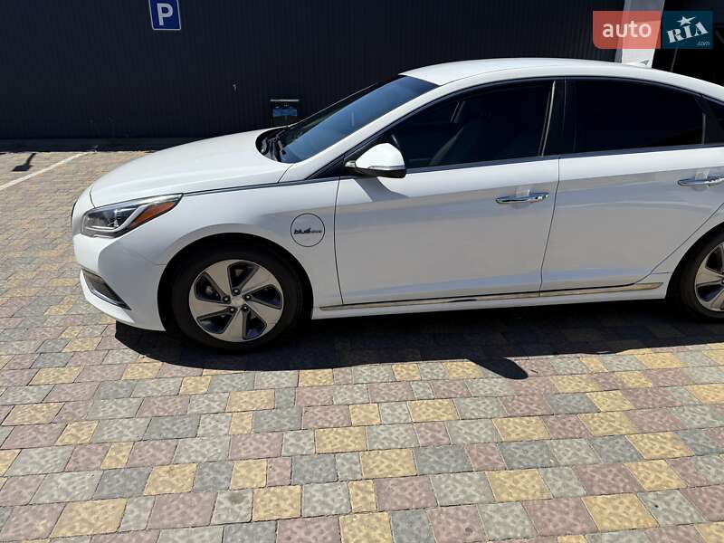 Седан Hyundai Sonata 2015 в Ужгороде