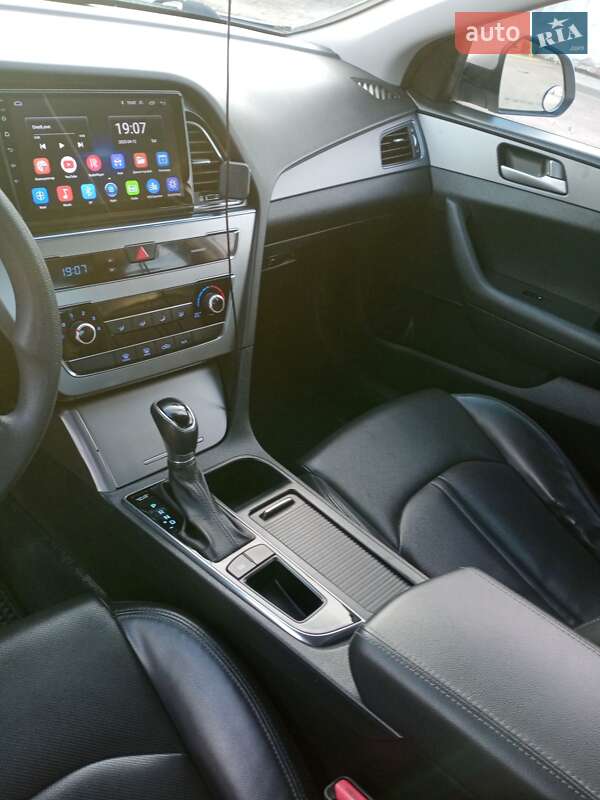Седан Hyundai Sonata 2016 в Львове