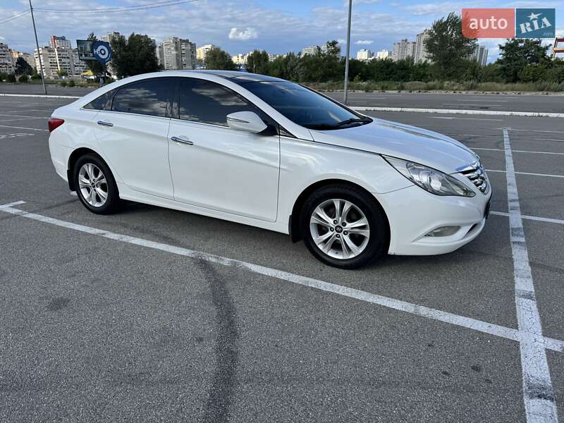 Hyundai Sonata 2011
