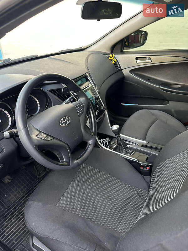 Седан Hyundai Sonata 2011 в Полонном