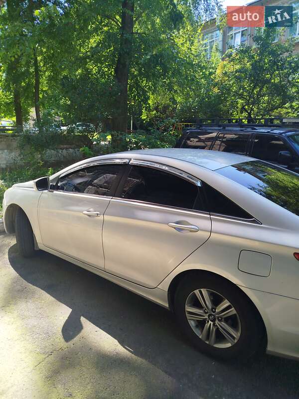 Hyundai Sonata 2012