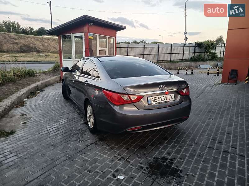 Hyundai Sonata 2011