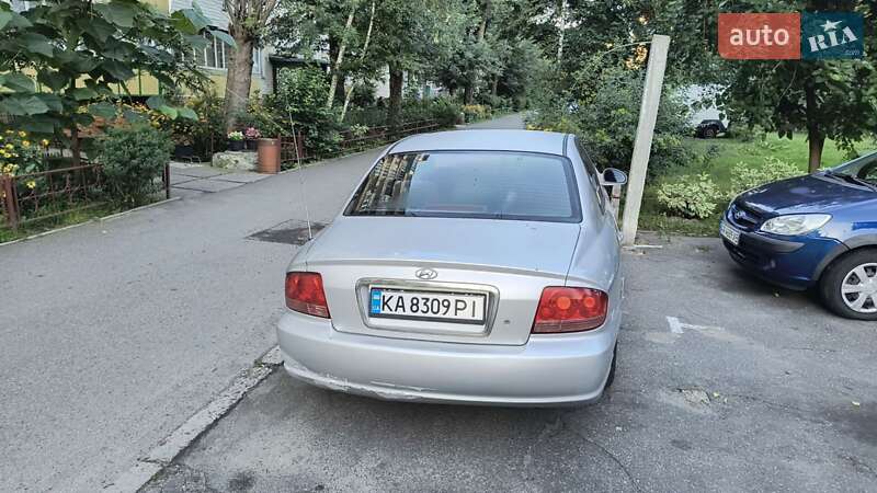Седан Hyundai Sonata 2004 в Киеве