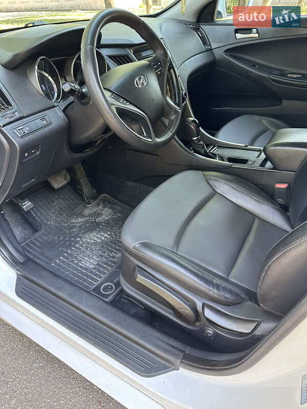 Седан Hyundai Sonata 2014 в Нікополі