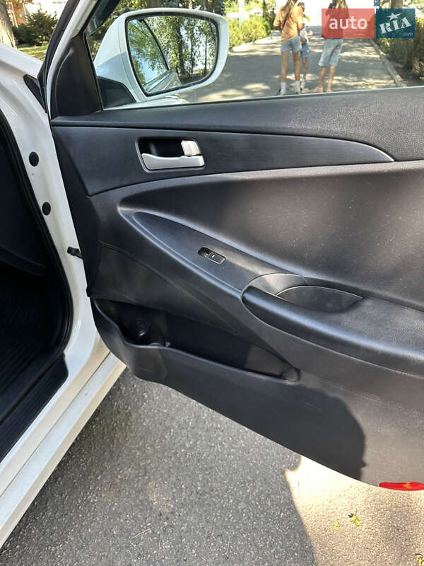 Седан Hyundai Sonata 2014 в Нікополі