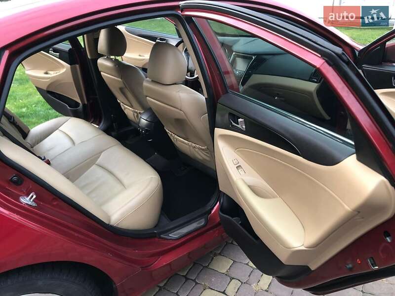 Седан Hyundai Sonata 2012 в Ровно