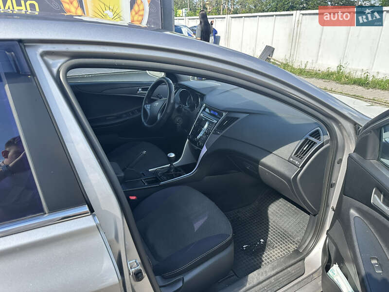 Седан Hyundai Sonata 2011 в Ирпене