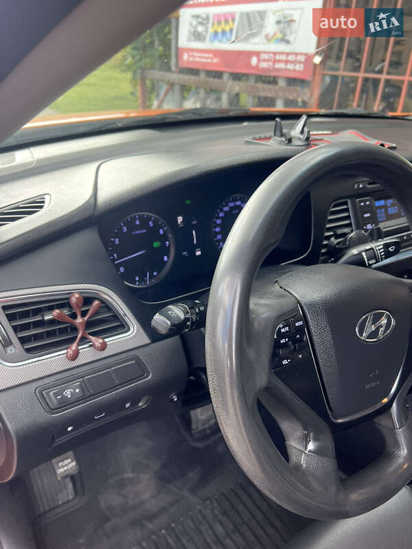Седан Hyundai Sonata 2016 в Нововолынске