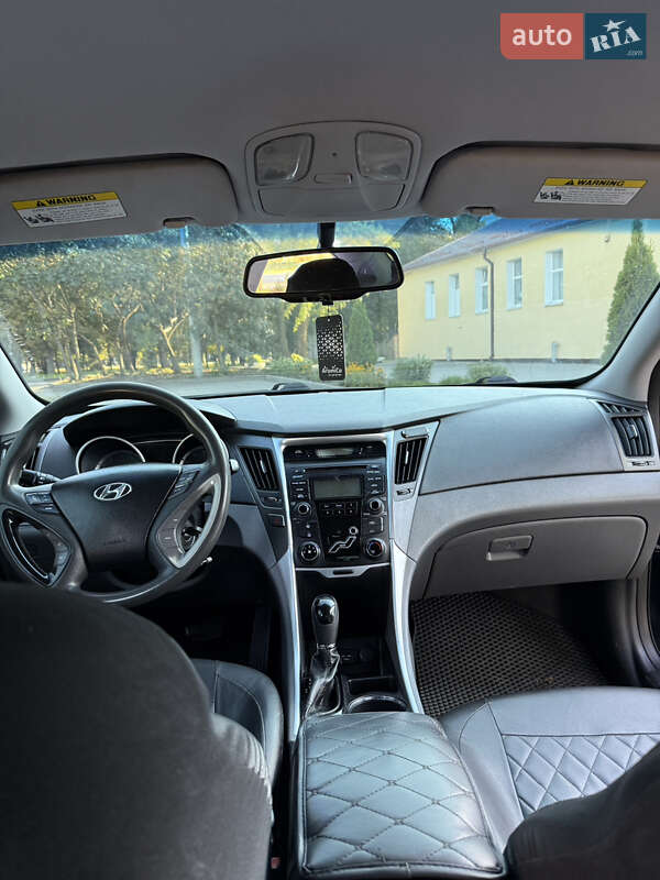 Седан Hyundai Sonata 2012 в Синельниково