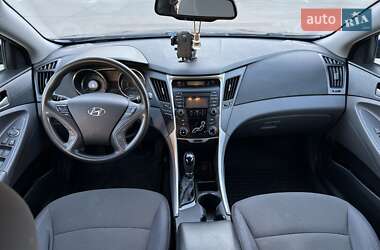 Седан Hyundai Sonata 2013 в  фото 7 Седан Hyundai Sonata 2013 в