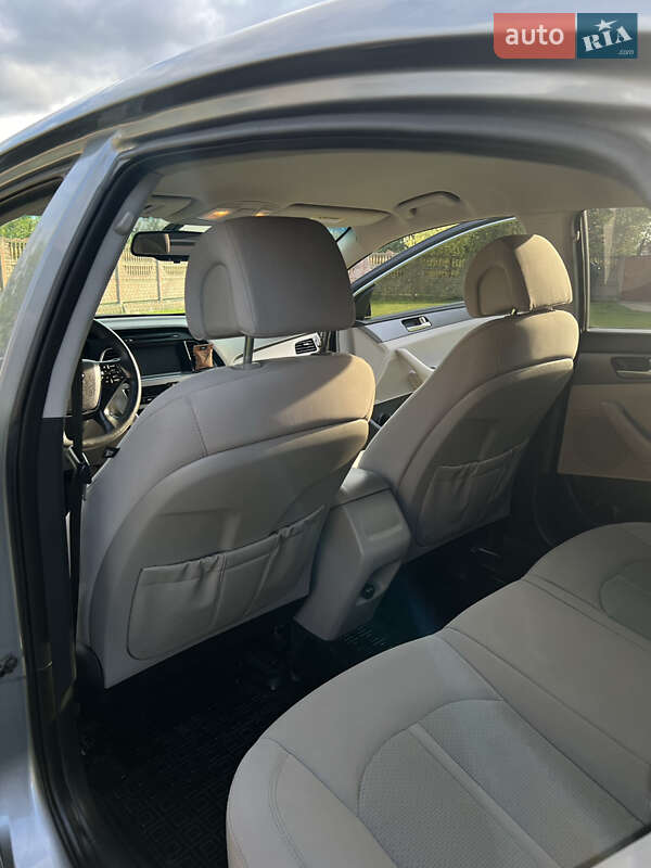 Седан Hyundai Sonata 2015 в Глобине