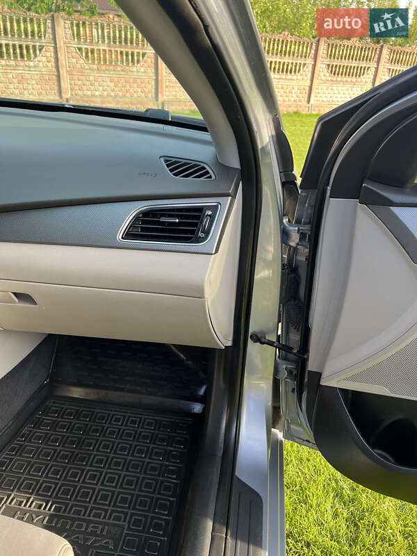 Седан Hyundai Sonata 2015 в Глобине