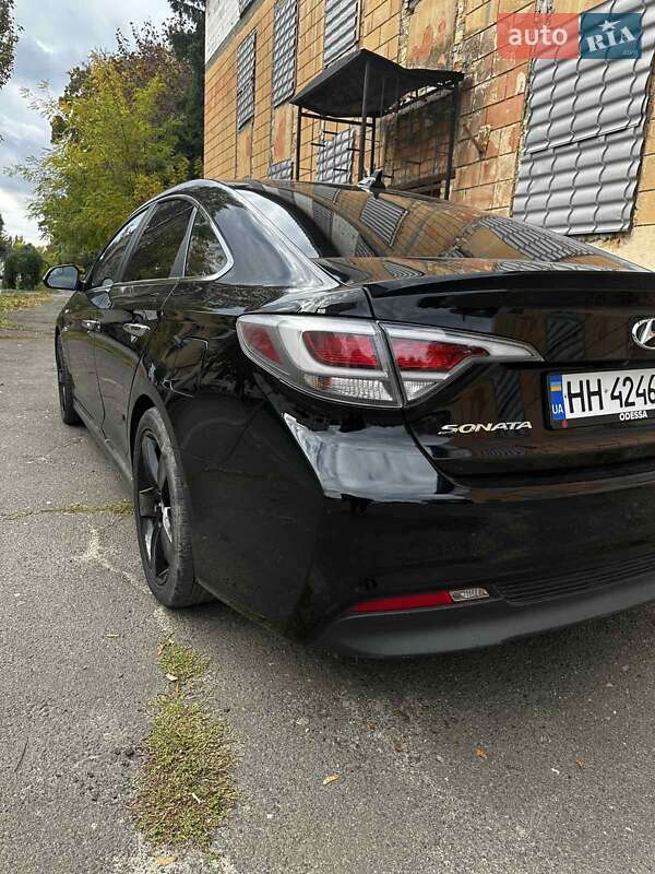 Седан Hyundai Sonata 2015 в Черноморске