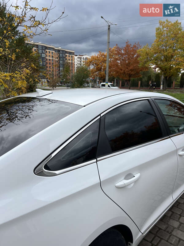 Седан Hyundai Sonata 2016 в Калуше