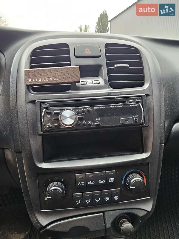 Седан Hyundai Sonata 2004 в Києві
