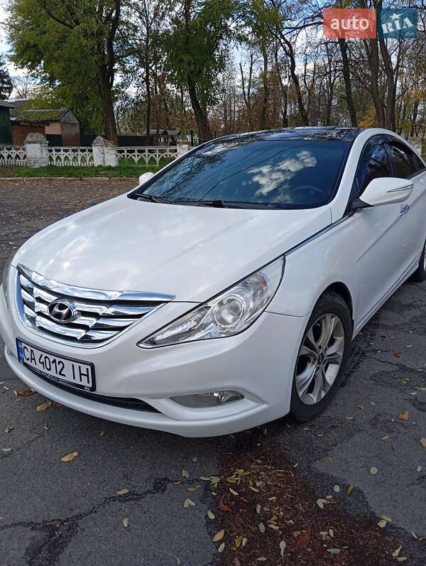 Седан Hyundai Sonata 2010 в Новоархангельске