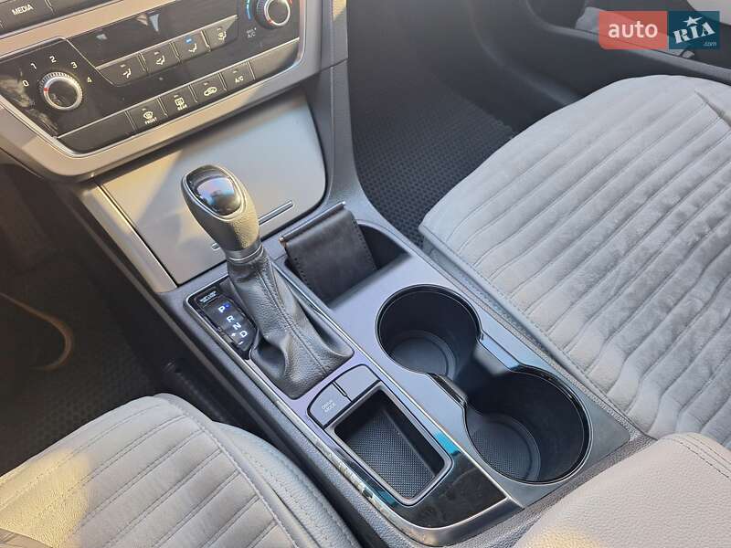 Седан Hyundai Sonata 2016 в Первомайске