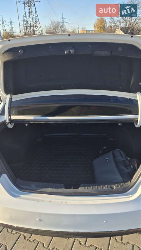 Седан Hyundai Sonata 2011 в Черновцах