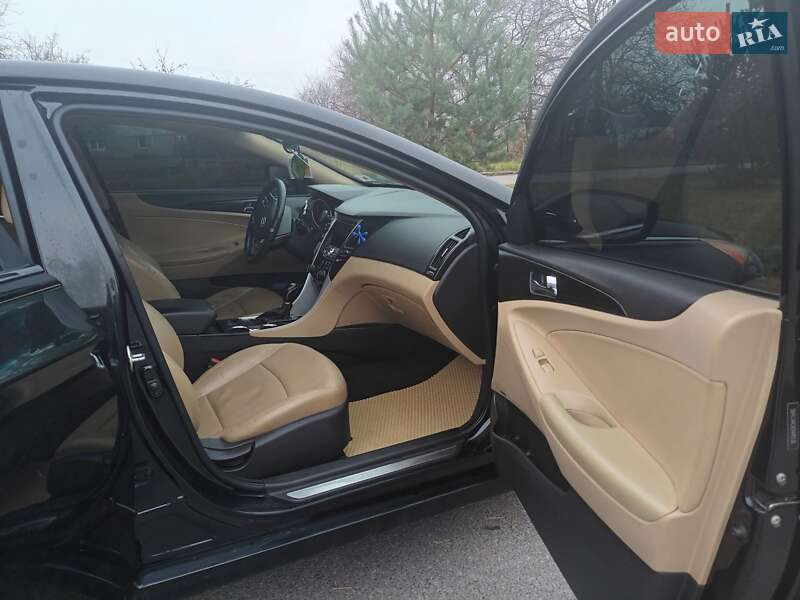 Седан Hyundai Sonata 2011 в Львове