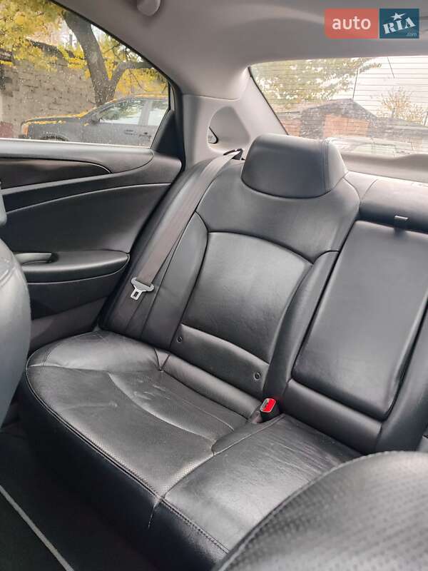 Седан Hyundai Sonata 2012 в Першотравенске